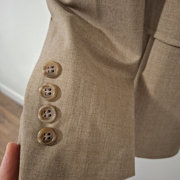 Tahari Arthur S. Levine Women's Tan Single-breasted Blazer (Size 4) - Picture 7 of 9